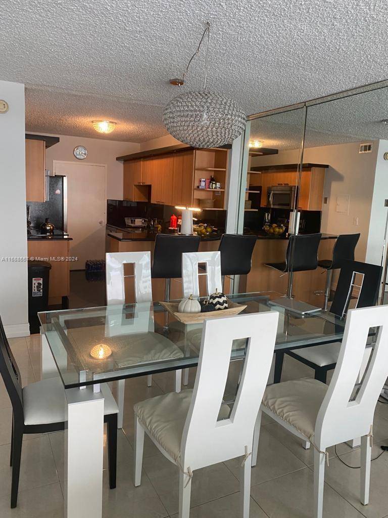 Miami Beach, FL 33140,5401 Collins Ave #412