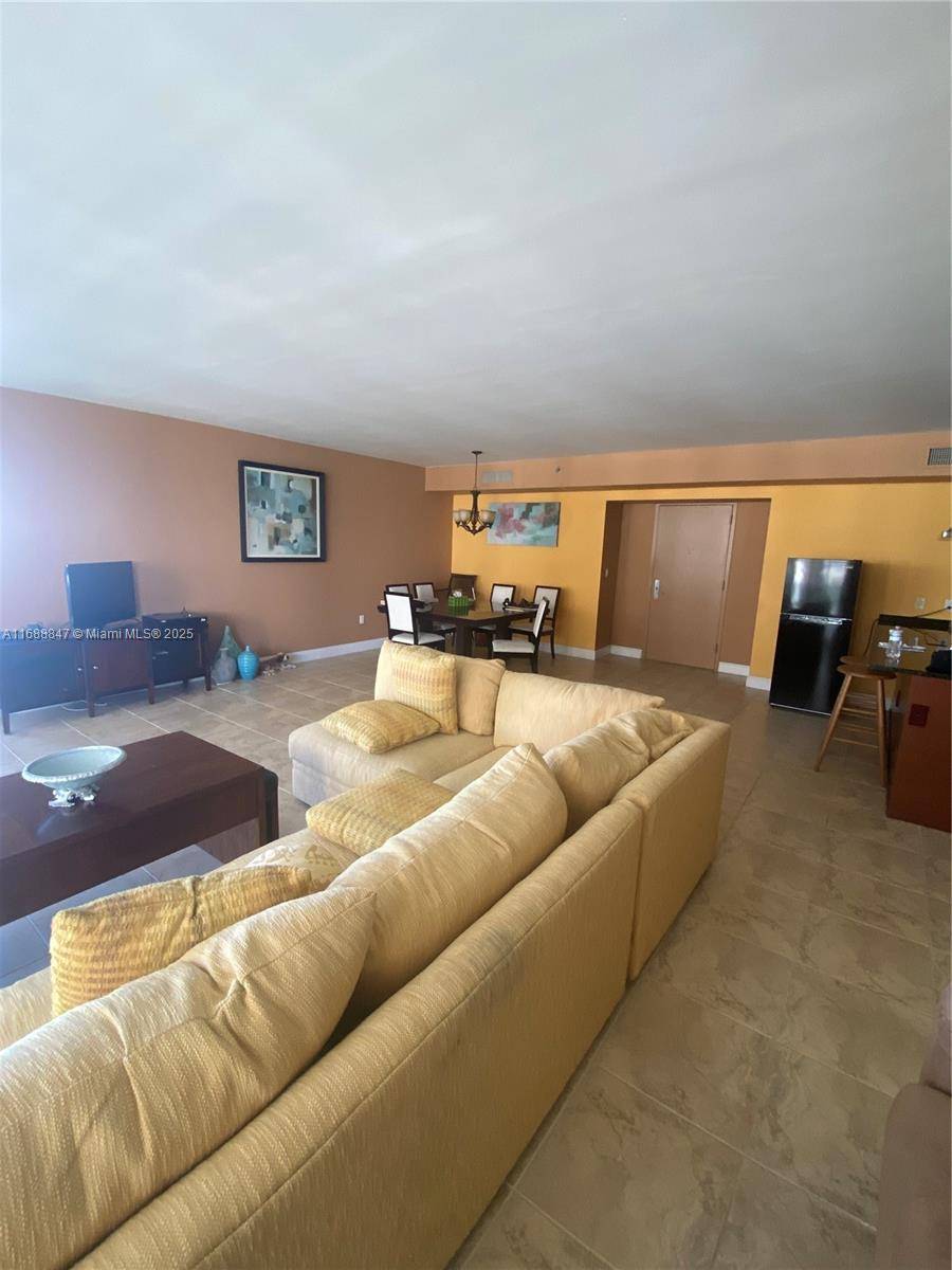Hallandale Beach, FL 33009,1850 S Ocean Dr #810
