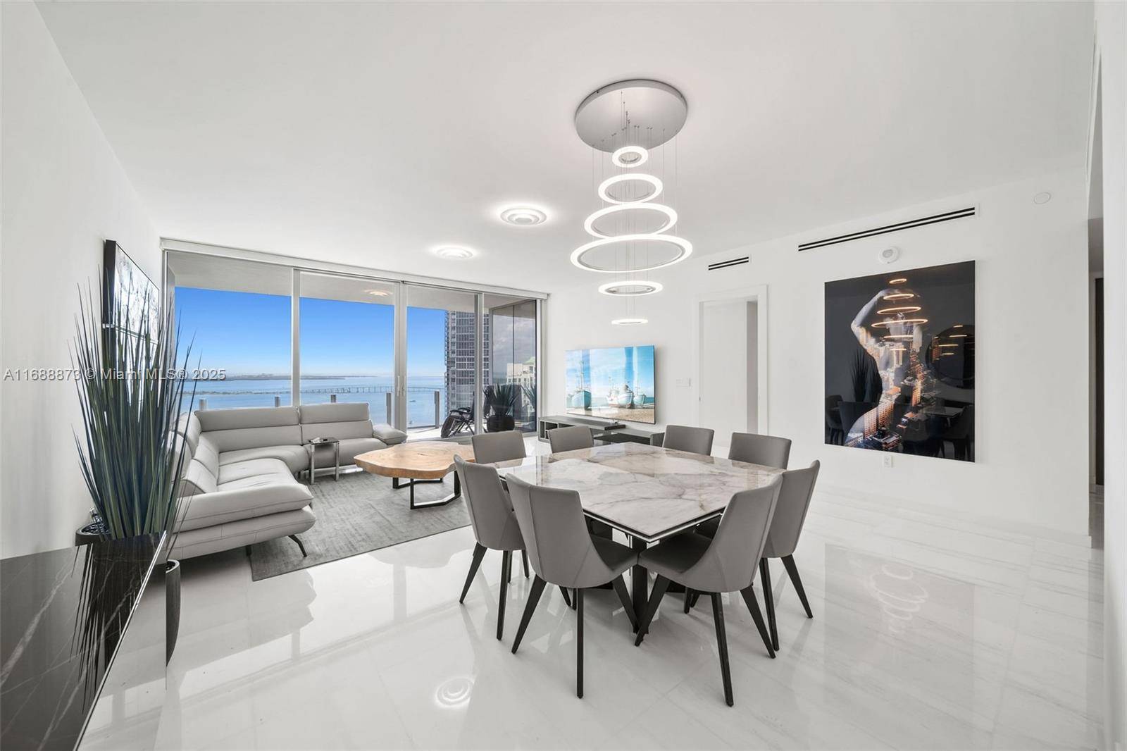 Miami, FL 33131,300 Biscayne Blvd Way #3803