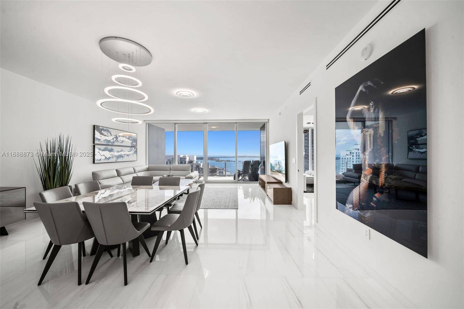 Miami, FL 33131,300 Biscayne Blvd Way #3803