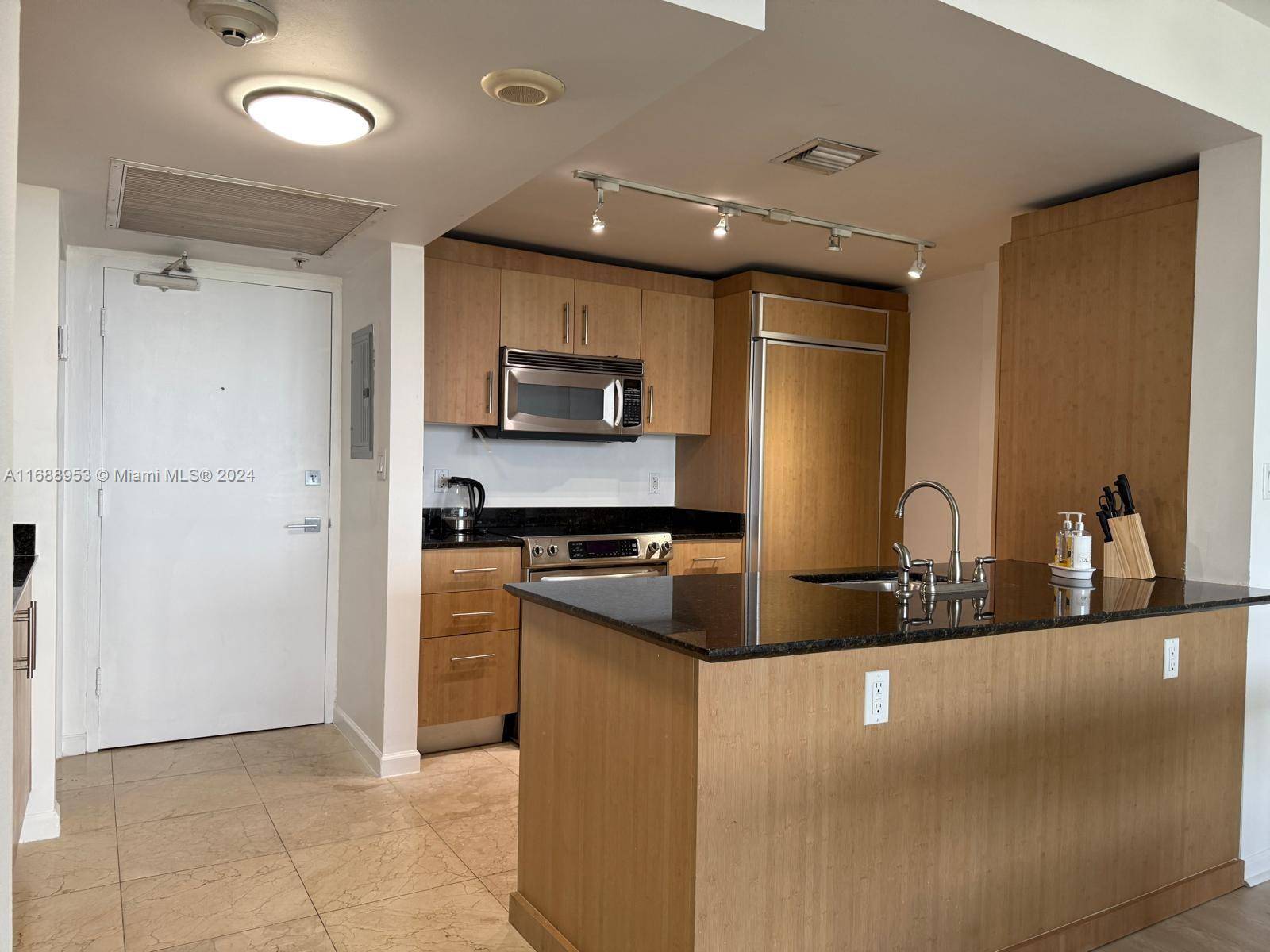 Bal Harbour, FL 33154,10275 Collins Ave #1528