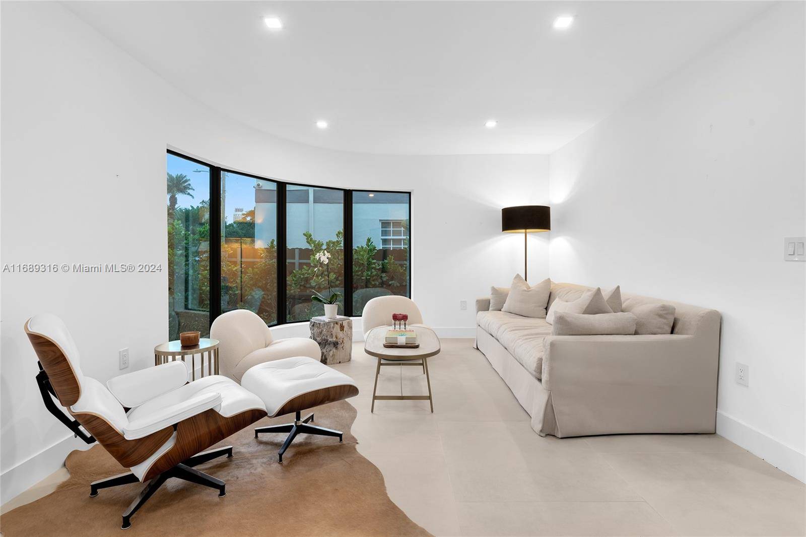 Miami Beach, FL 33140,910 W 43rd Ct