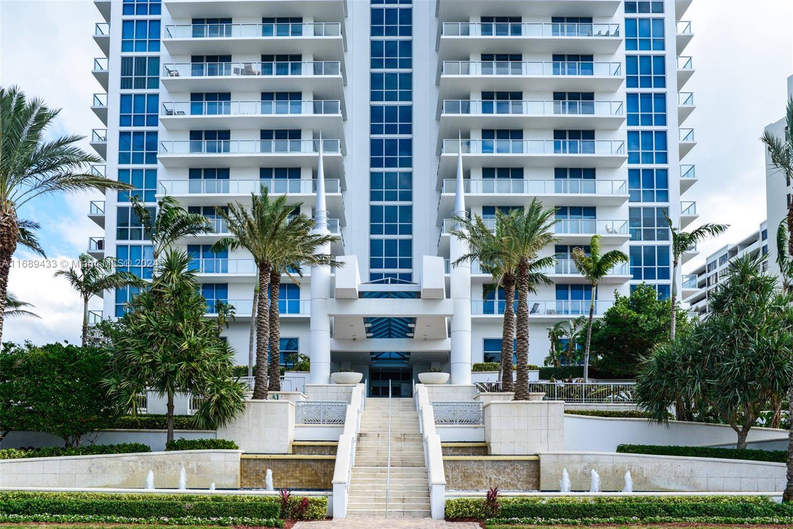 Hollywood, FL 33019,3101 S Ocean Dr #404