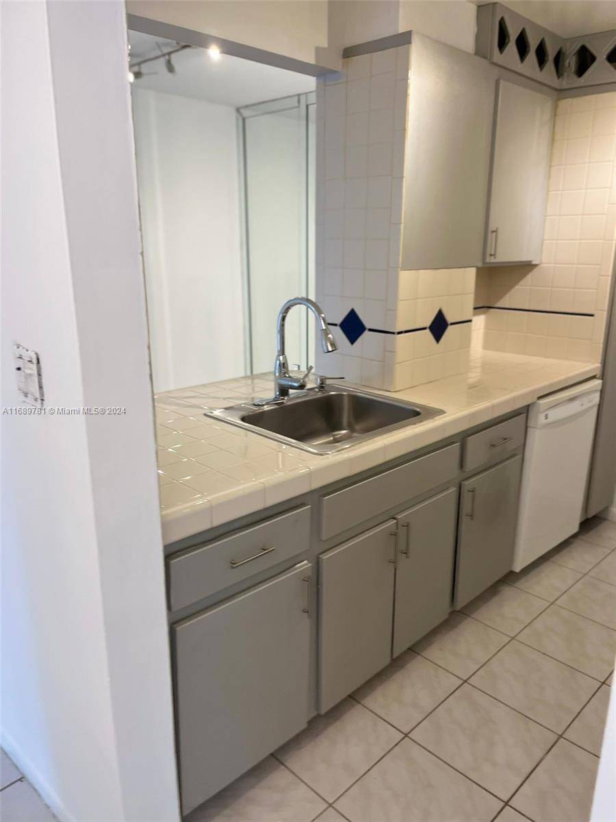 North Miami Beach, FL 33160,16518 26th Ave #402