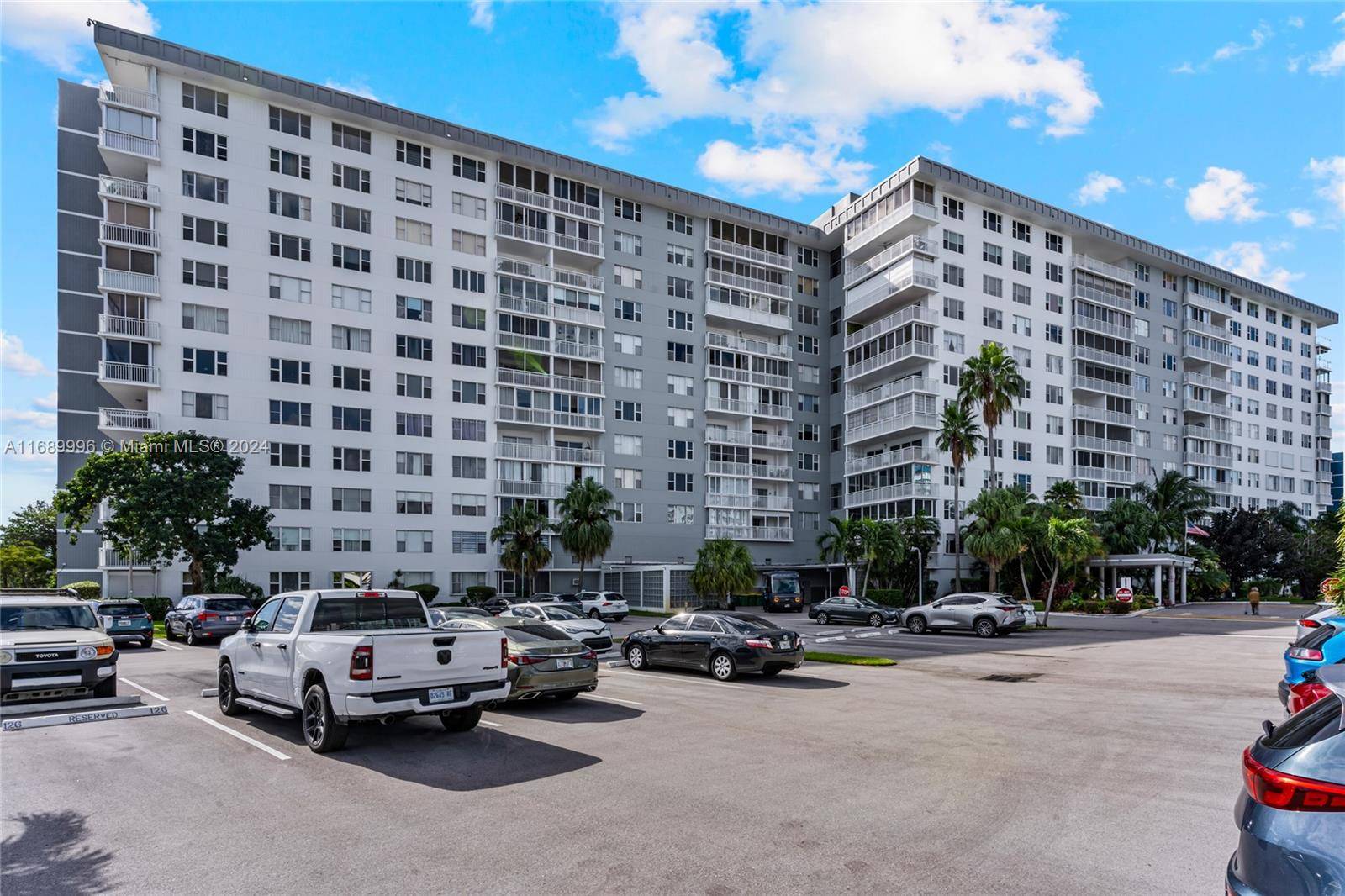 Hollywood, FL 33021,3800 Hillcrest Dr #102