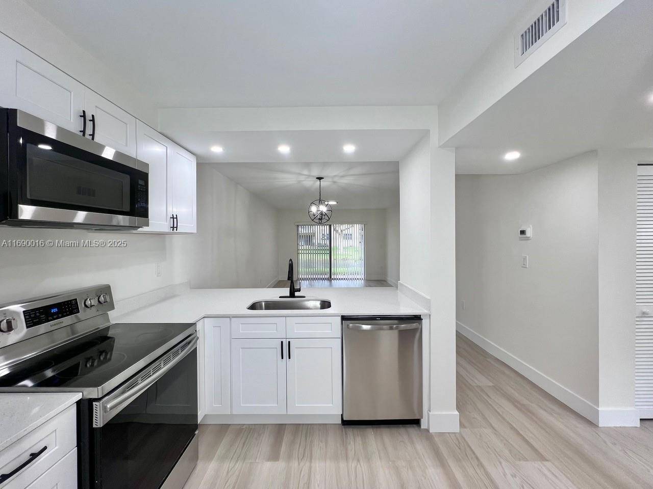 Sunrise, FL 33351,9955 Nob Hill Ct #9955