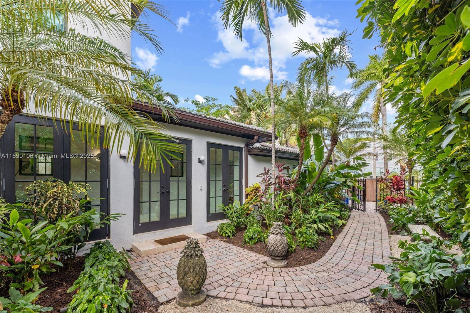 Miami Beach, FL 33140,330 W 47th St