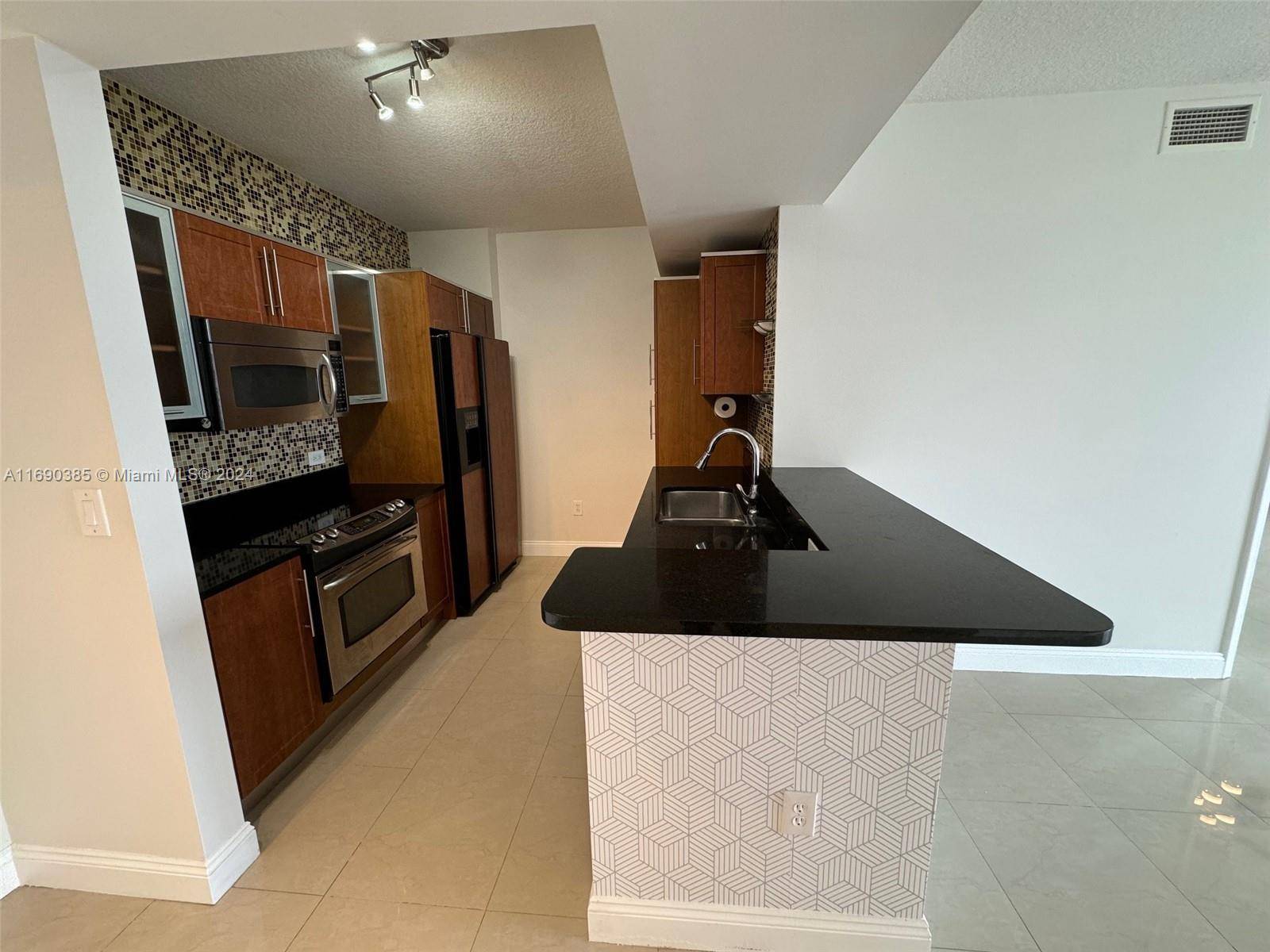 Aventura, FL 33180,18800 NE 29th Ave #725