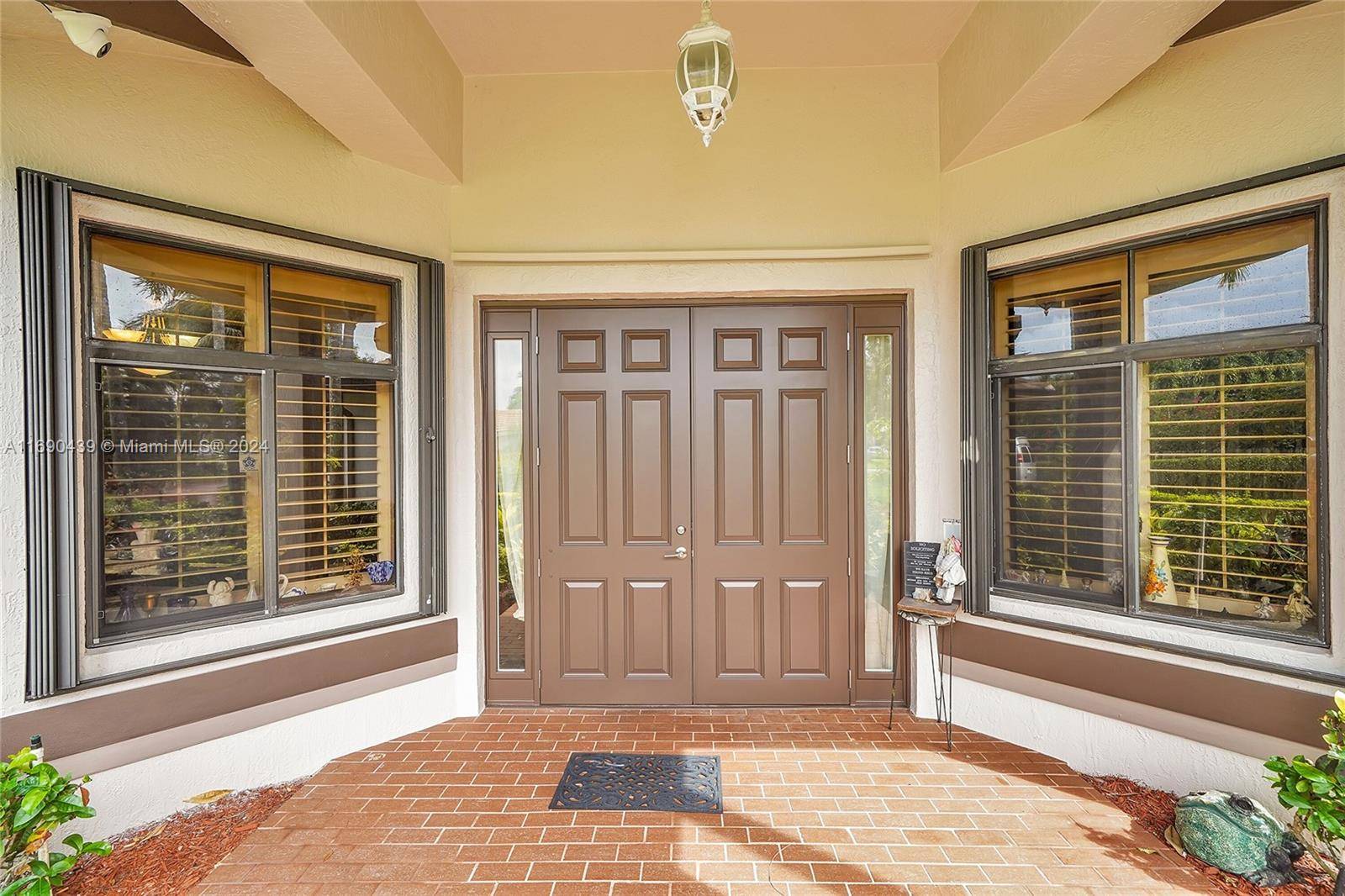 Davie, FL 33331,5490 Castlegate Ave