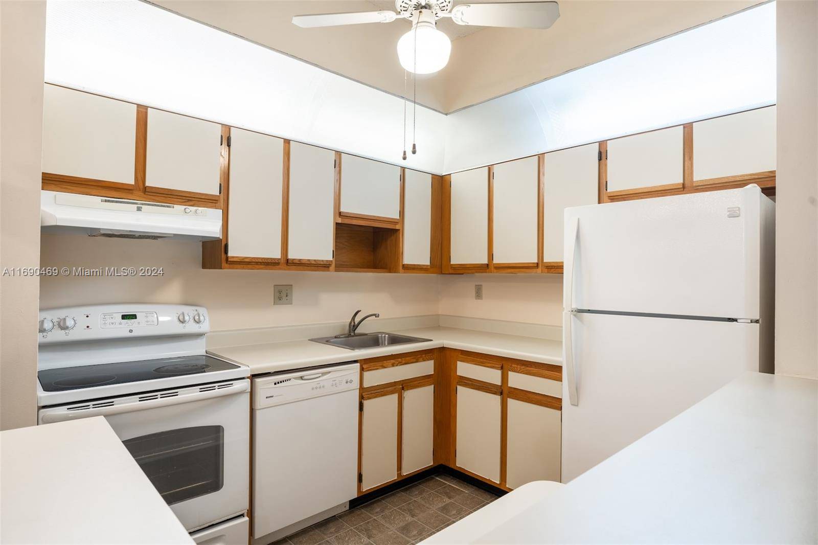Tamarac, FL 33321,10869 W Clairmont Cir #209