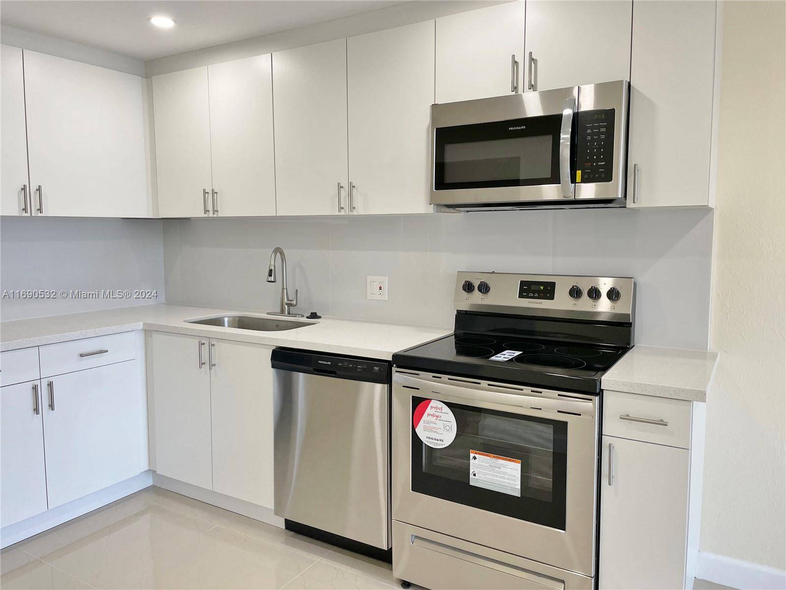 North Miami Beach, FL 33160,16950 W Dixie Hwy #A527