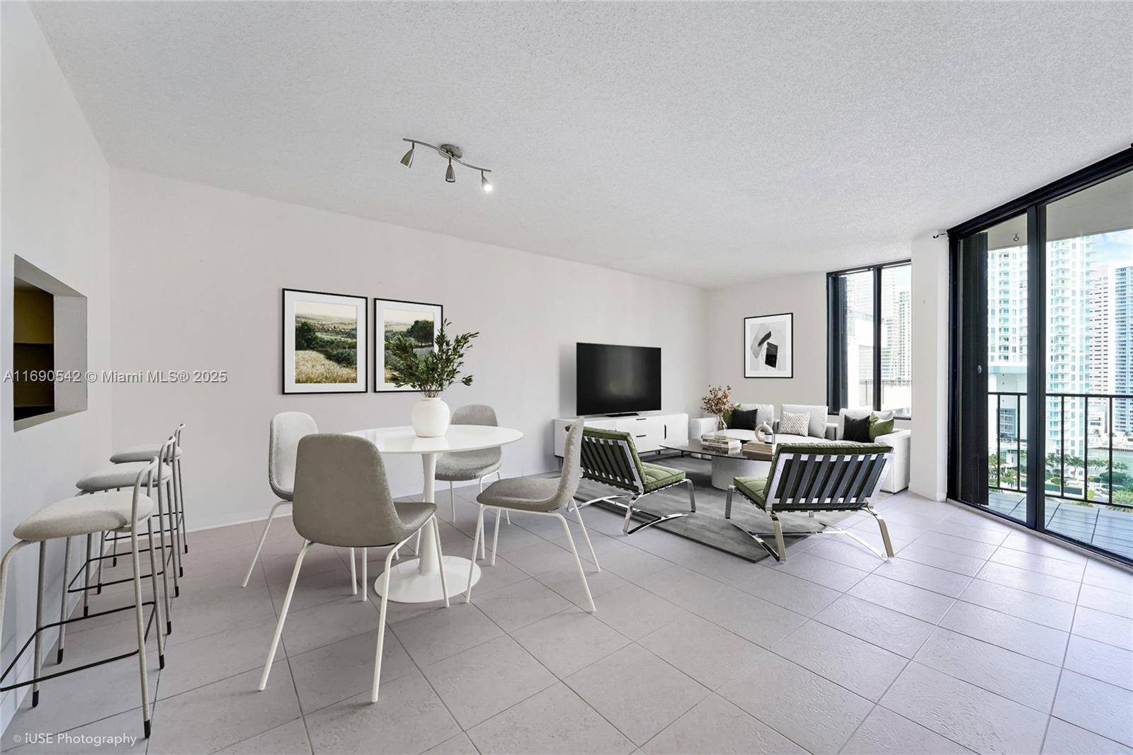 Miami, FL 33131,520 Brickell Key Dr #A1812
