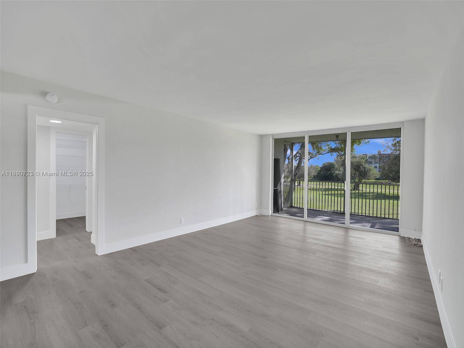 Pompano Beach, FL 33069,3700 Oaks Clubhouse Dr #203