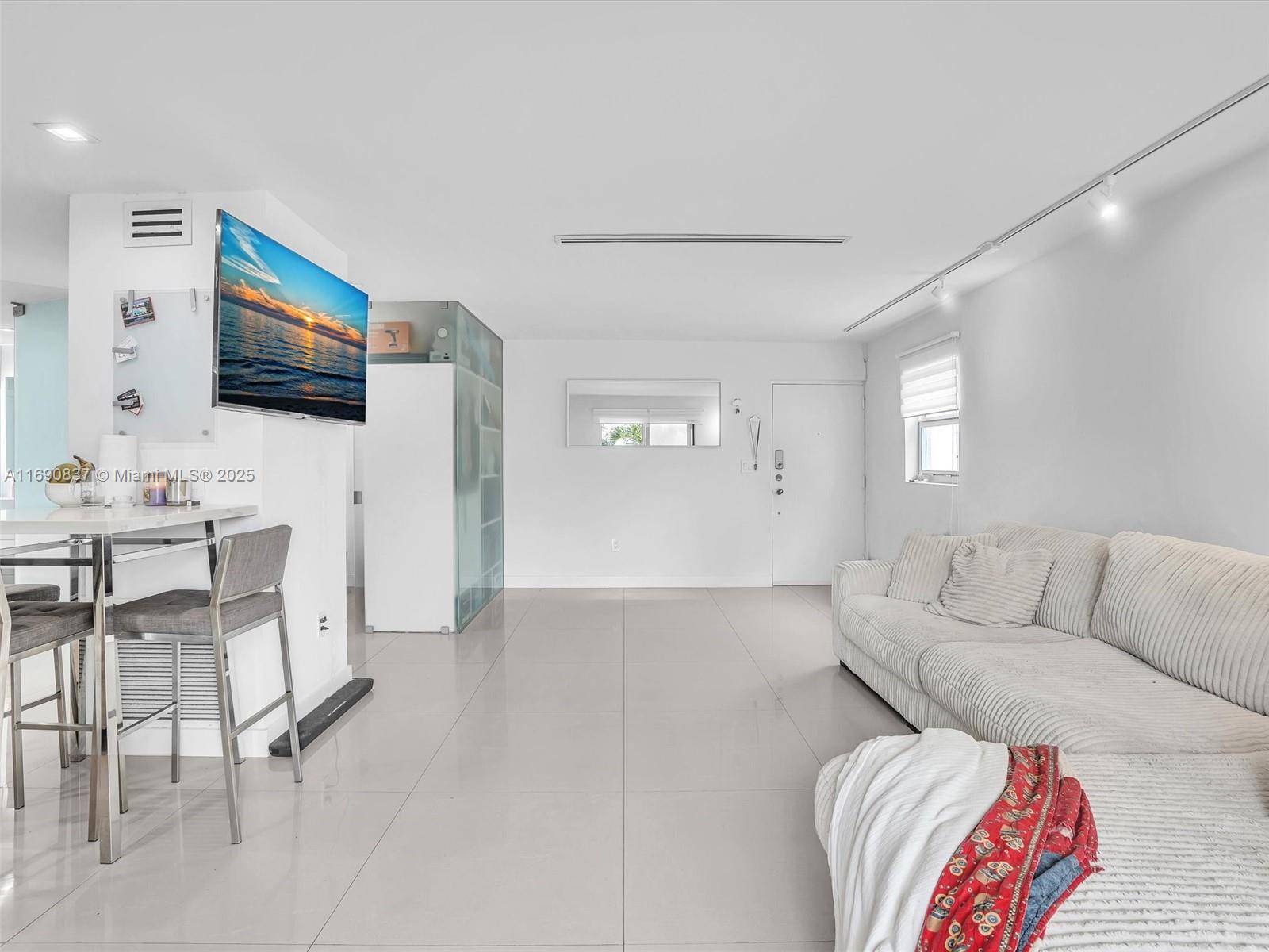 Miami Beach, FL 33139,750 Michigan Ave #201