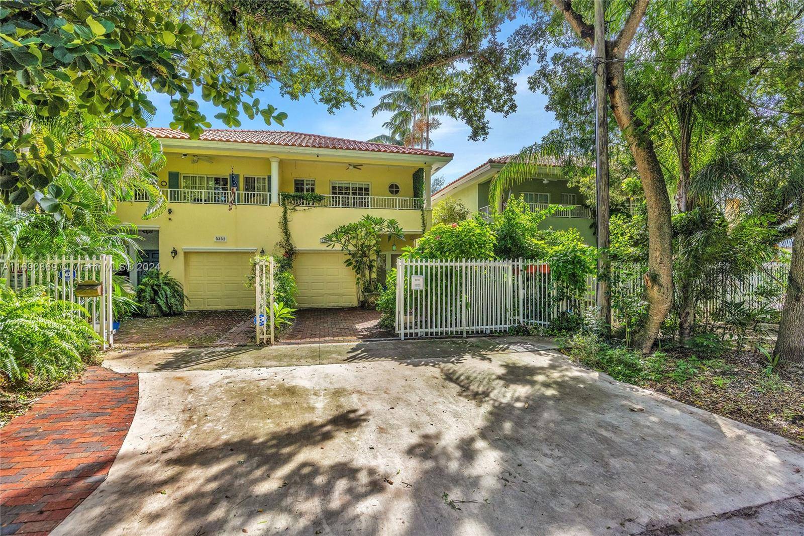 Coconut Grove, FL 33133,3233 Gifford Ln #3233