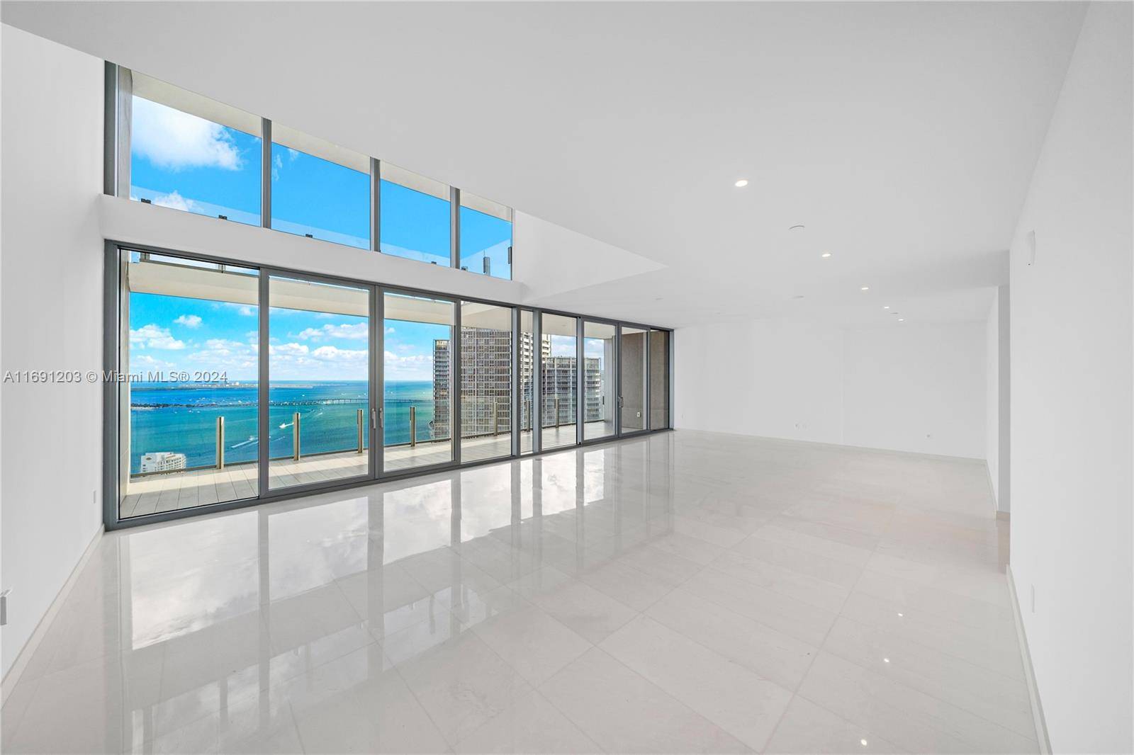 Miami, FL 33131,300 Biscayne Blvd Way #4802 Duplex