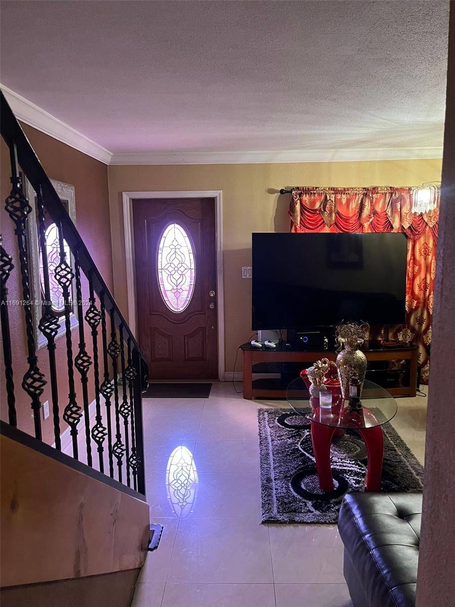 Hialeah, FL 33012,5939 W 16th Ln