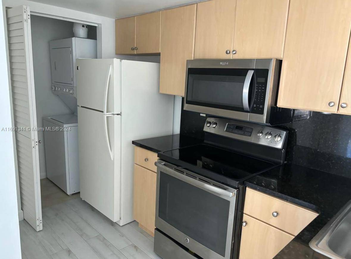 Hialeah, FL 33015,7200 NW 179th St #103