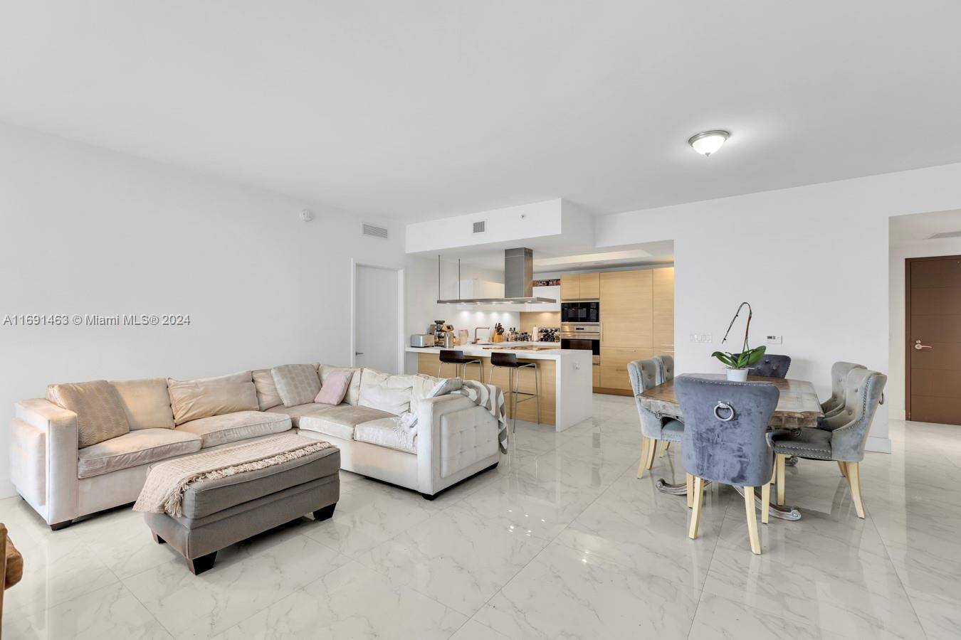 North Miami, FL 33160,17301 Biscayne Blvd #1404
