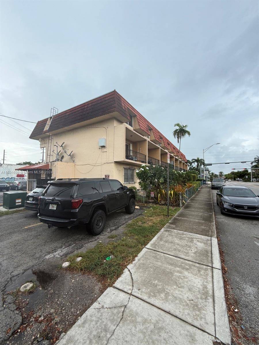 Miami, FL 33144,6900 W Flagler St #2F