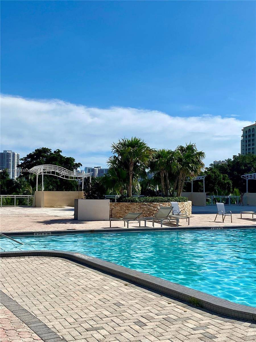 Aventura, FL 33180,20379 W Country Club Dr #PH-40