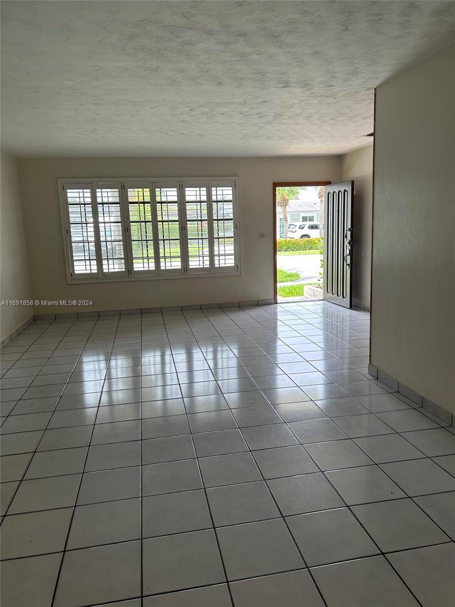 Miami, FL 33165,5001 SW 90th Ct