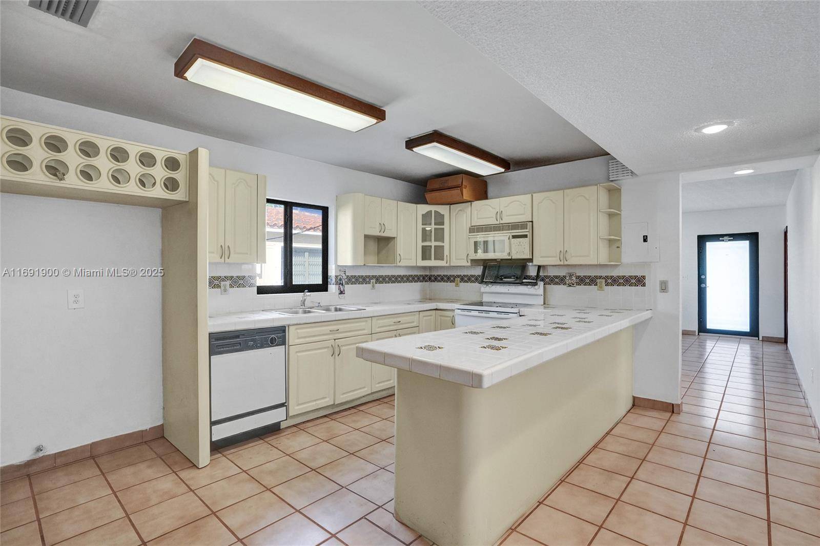 Miami, FL 33165,3710 SW 89th Ave