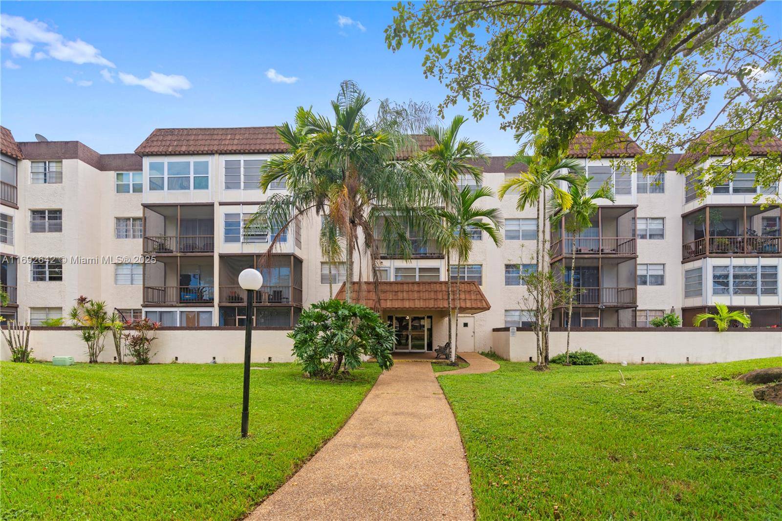 Plantation, FL 33313,7100 NW 17th St #219