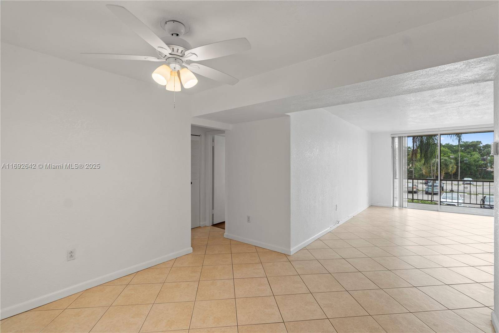 Plantation, FL 33313,7100 NW 17th St #219