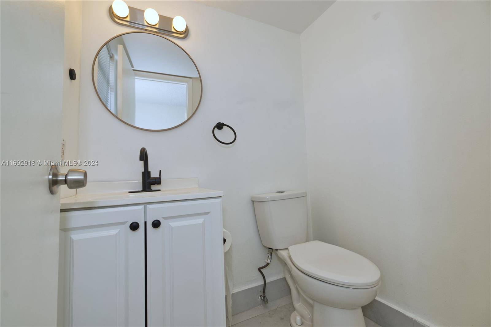 North Miami Beach, FL 33160,2903 N Miami Beach Blvd #806