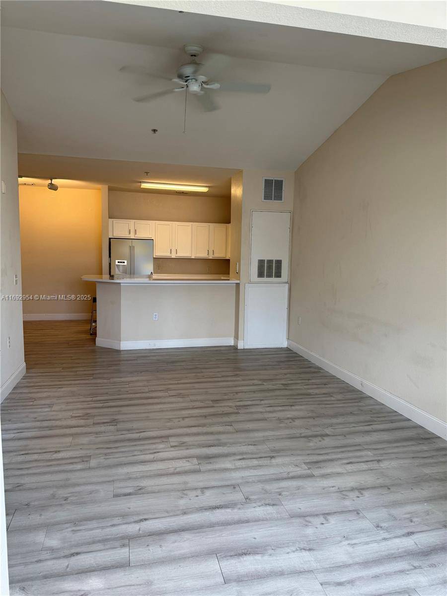 Orlando, FL 32825,8239 Claire Ann Dr #307