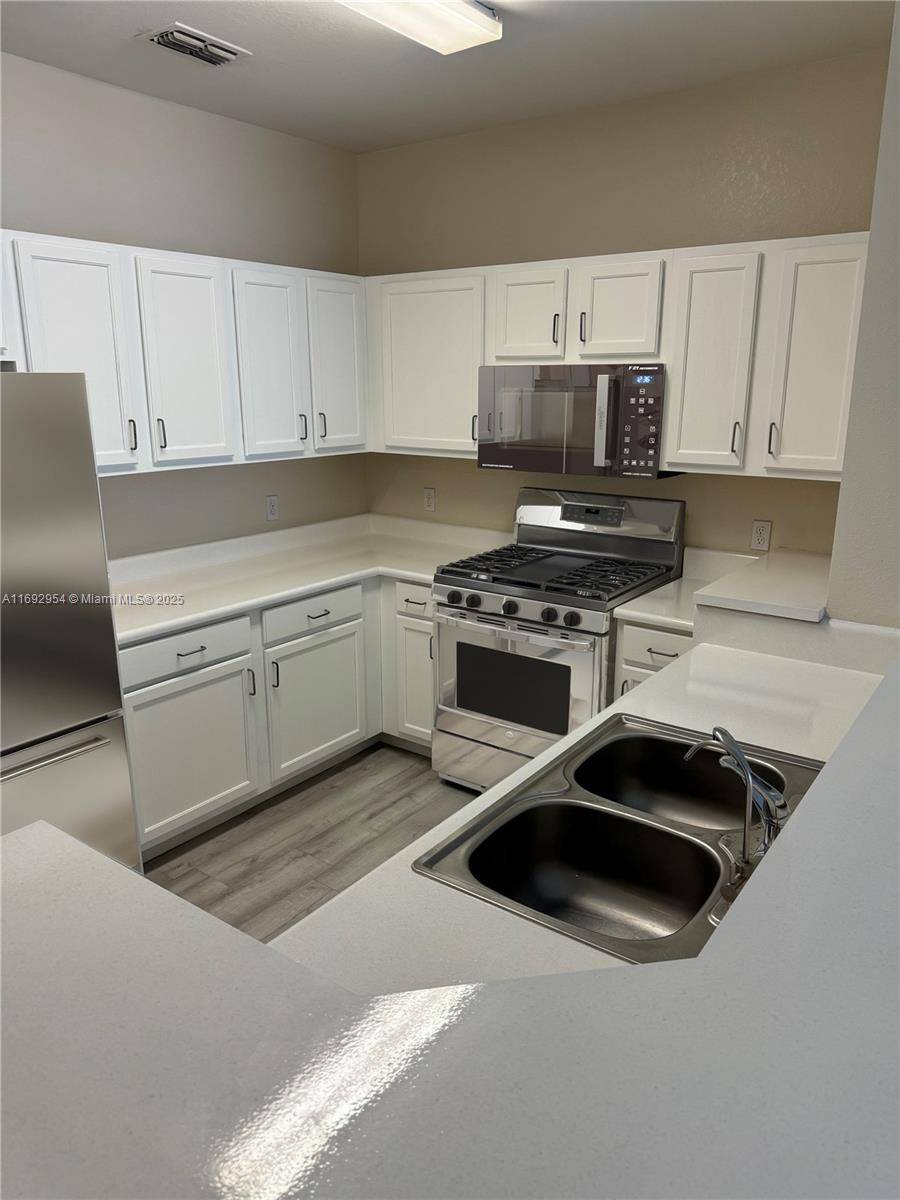 Orlando, FL 32825,8239 Claire Ann Dr #307