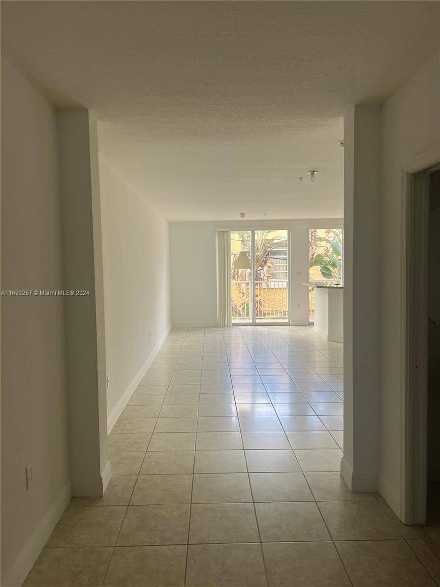 Coral Gables, FL 33134,107 Mendoza Ave #202