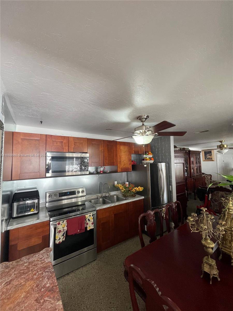 Hallandale Beach, FL 33009,623 SW 6th Ter #1-2