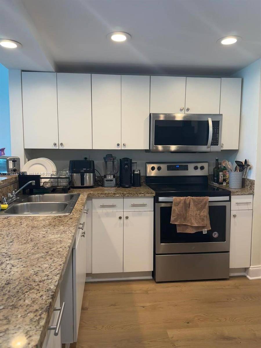 Miami, FL 33156,9125 SW 77th Ave #202