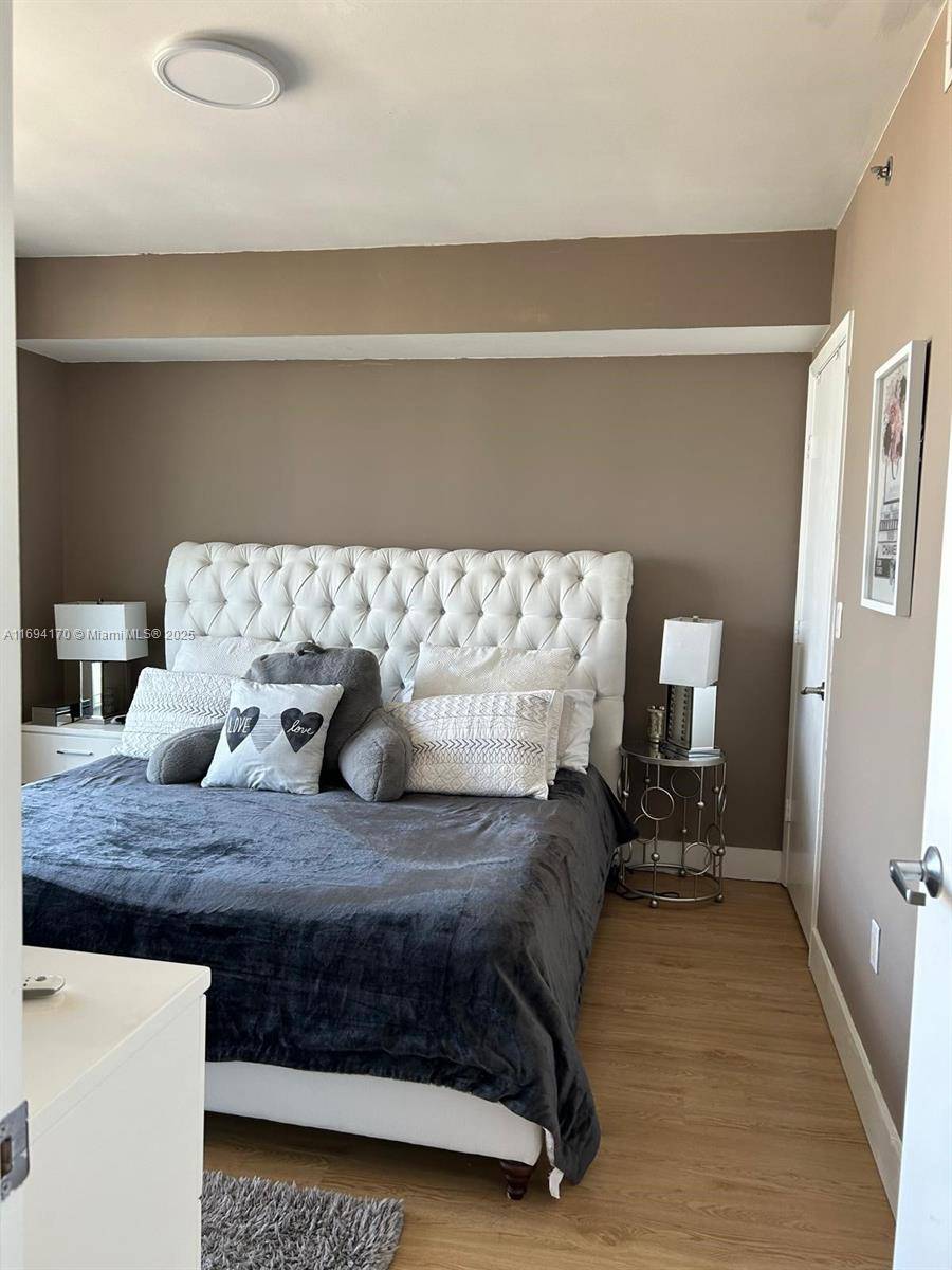 Miami, FL 33132,50 Biscayne Blvd #4607