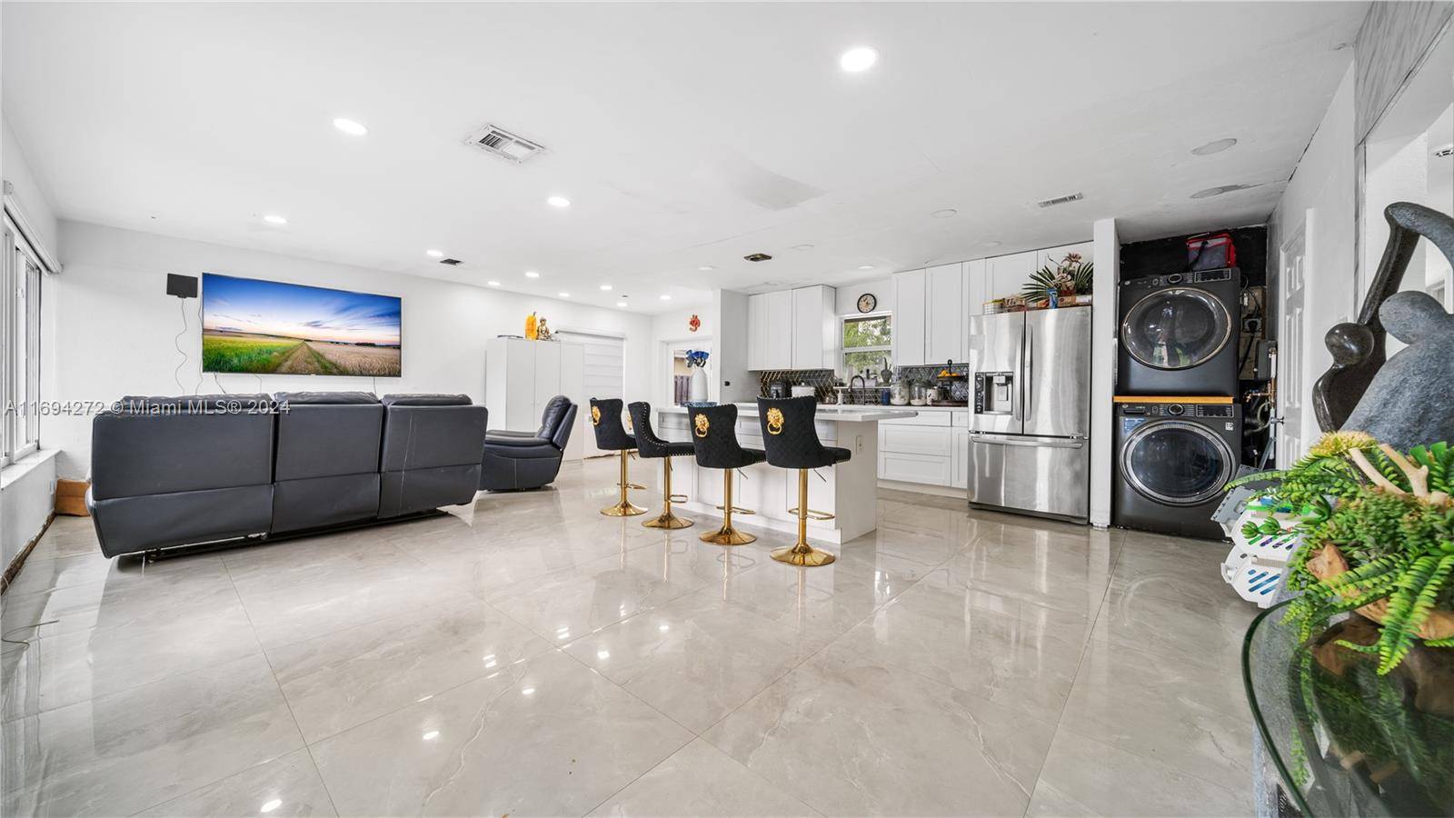 Hollywood, FL 33024,6447 Custer St