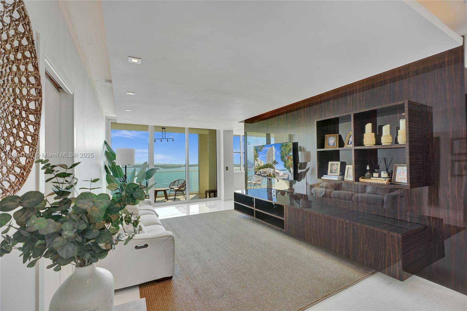 Miami, FL 33131,800 Claughton Island Dr #3101