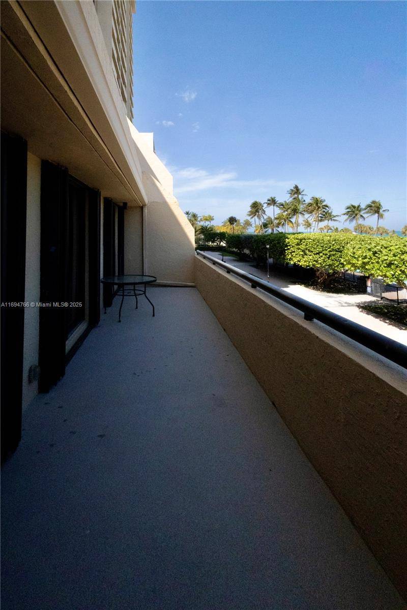 Miami Beach, FL 33140,2555 Collins Ave #308