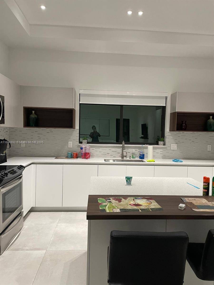 Key Largo, FL 33037,12 Coral Dr #2