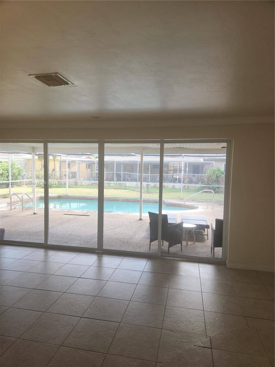 Pembroke Pines, FL 33023,6760 SW 10th Ct