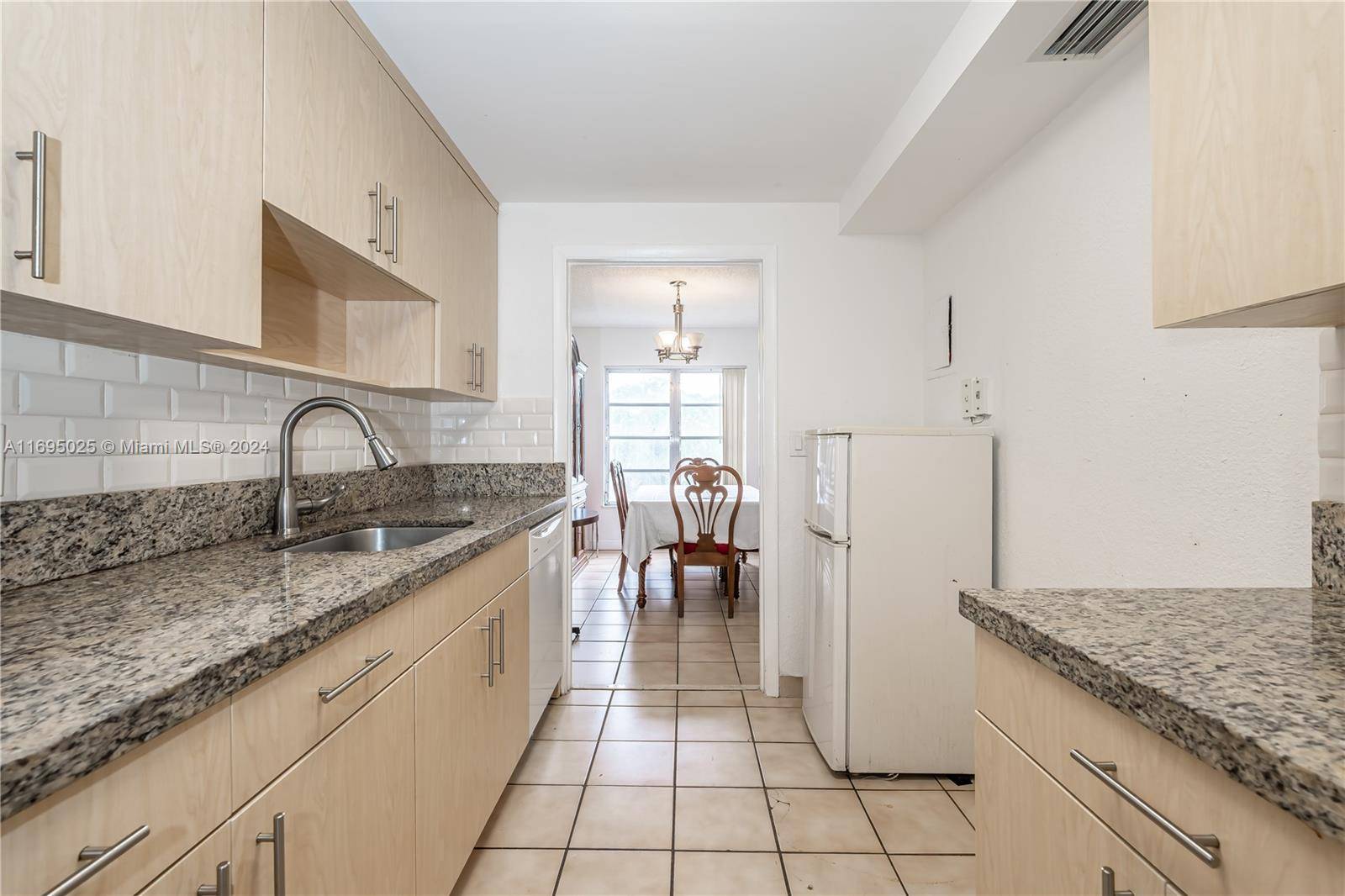 Lauderhill, FL 33319,4174 Inverrary Dr #202