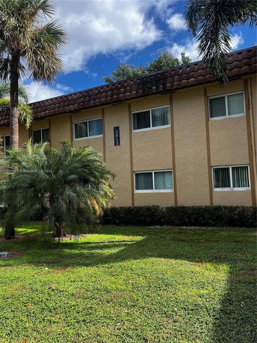 Lauderdale Lakes, FL 33311,2412 NW 39th Way #101