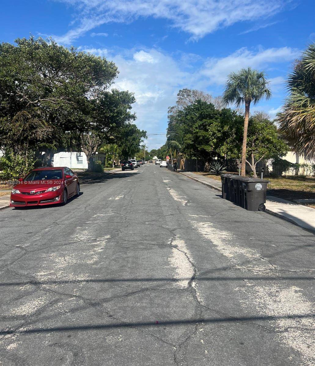 West Palm Beach, FL 33405,3720 Morton Ave #2