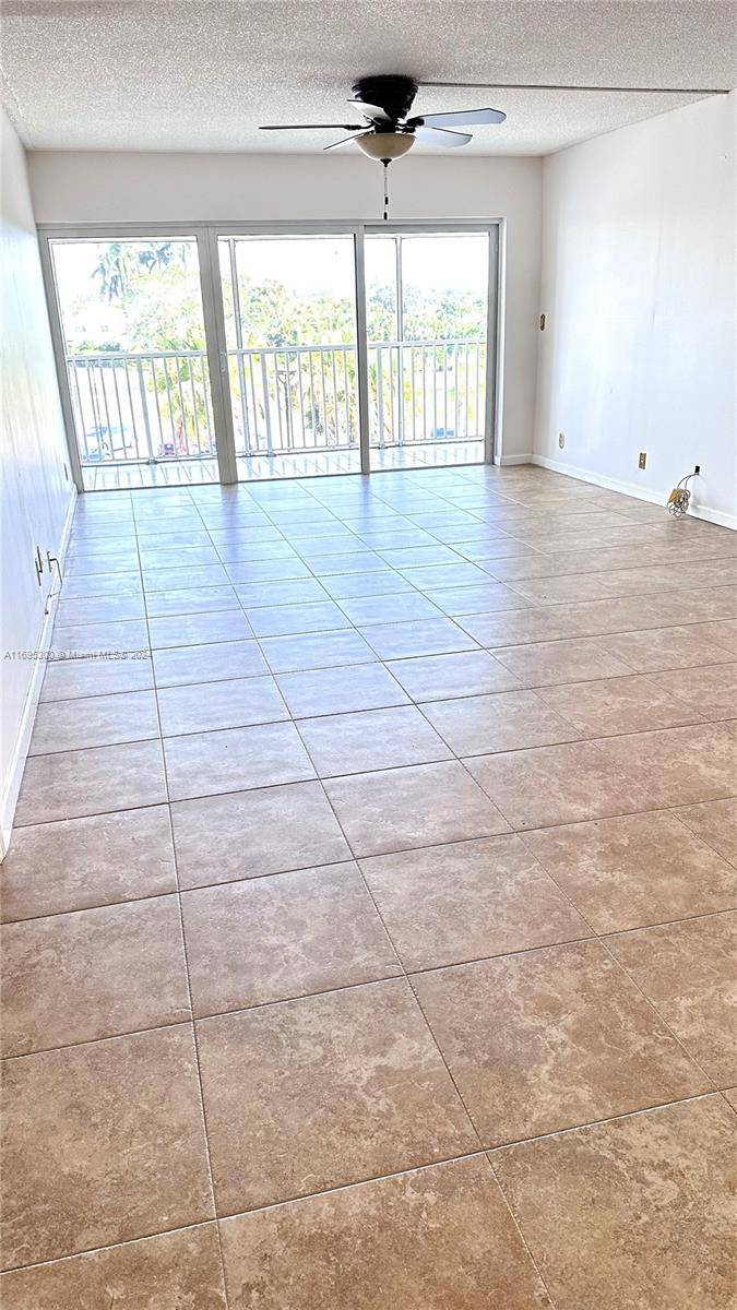 Weston, FL 33326,120 Lakeview Dr #312