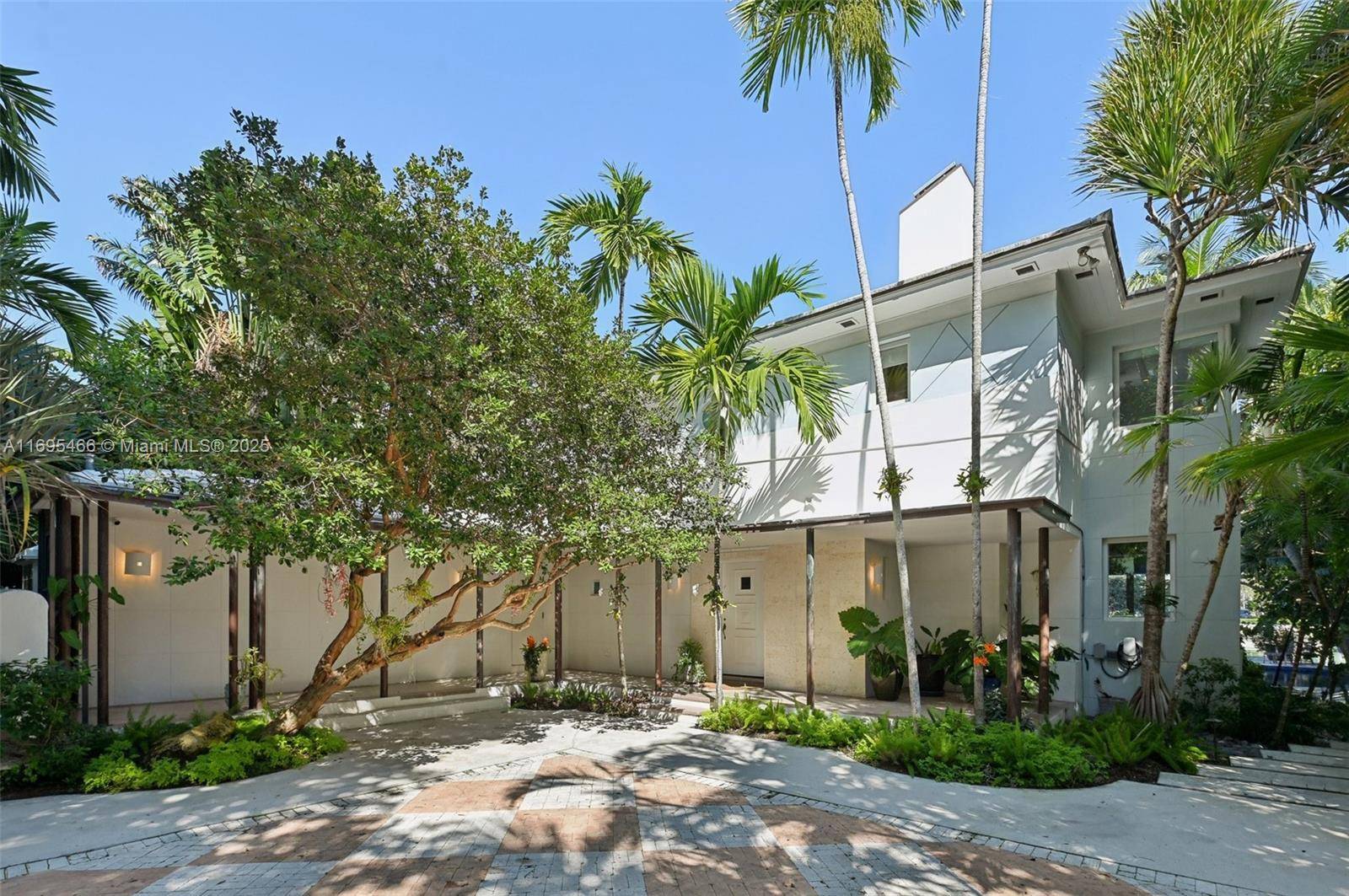 Miami Beach, FL 33140,6165 Pine Tree Dr