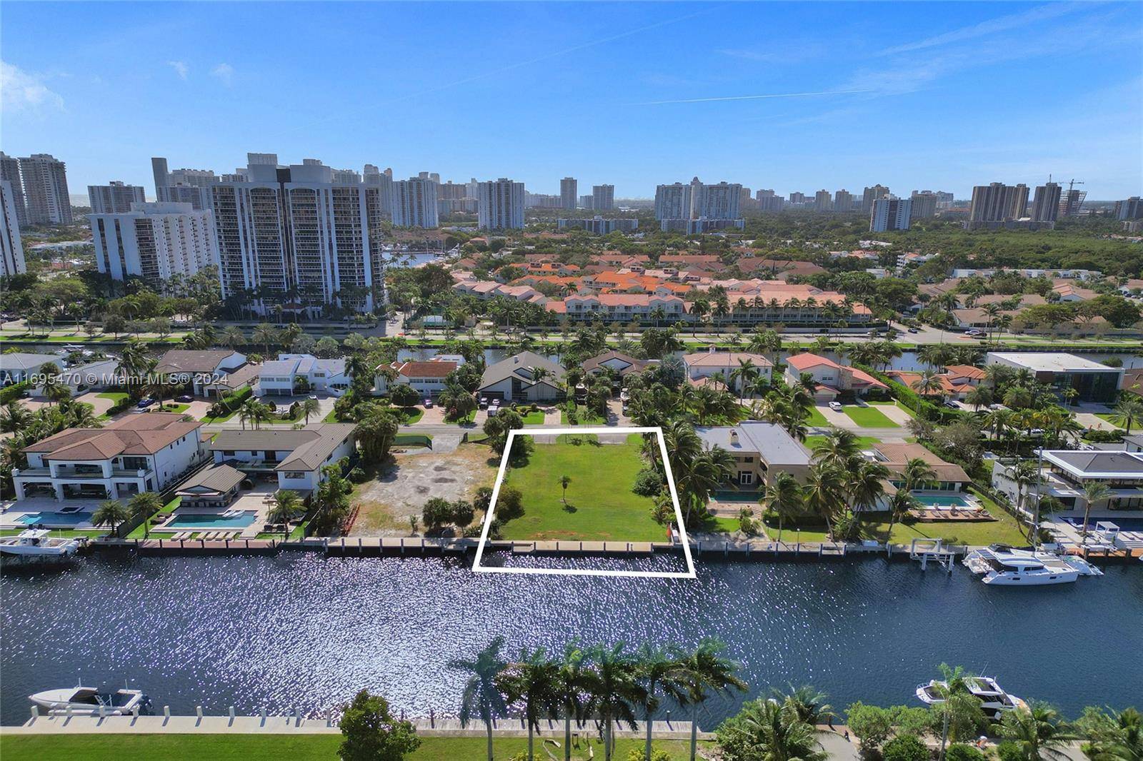 Hallandale Beach, FL 33009,466 Holiday Dr