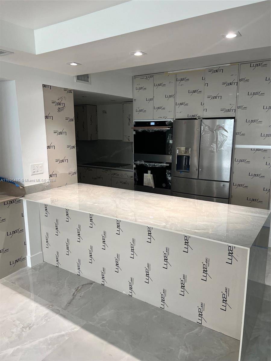 Bal Harbour, FL 33154,9801 Collins Ave #15P- Newly Renovated