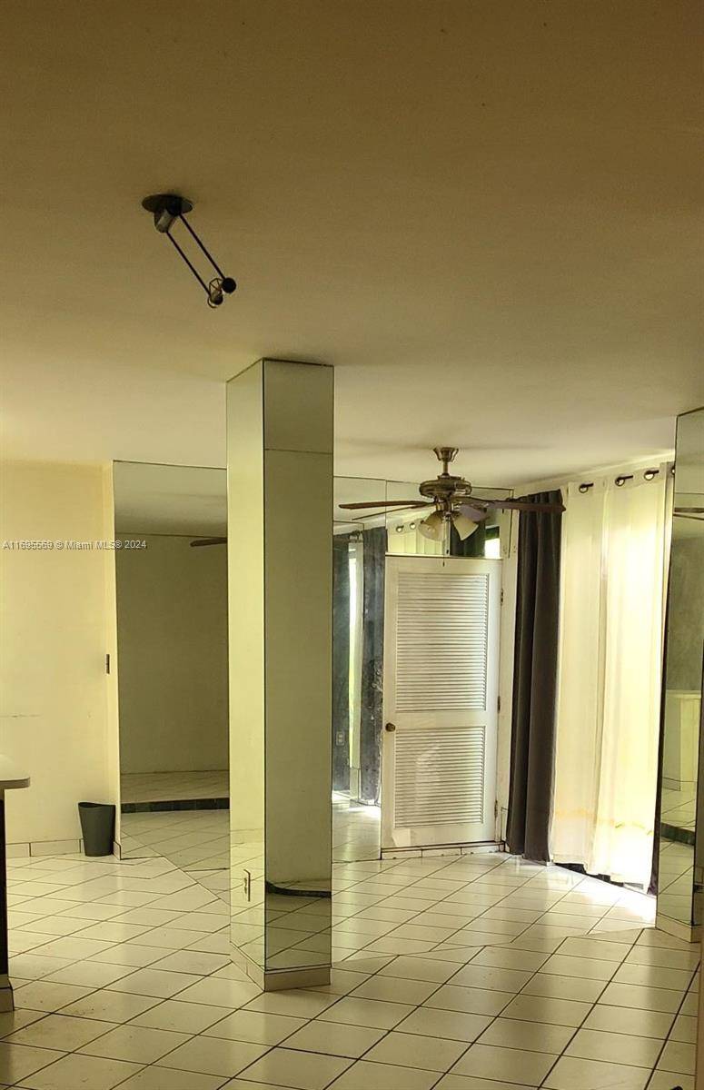 Aventura, FL 33180,3564 Magellan Cir #211-1