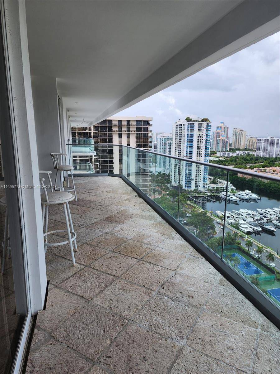 Aventura, FL 33180,19707 Turnberry Way #28C